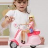 Baroni Toys Poupée Anlily Holiday Time avec Scooter Mobile Rose avec Support et Accessoires, Poupée Fille avec Casque Amovibl