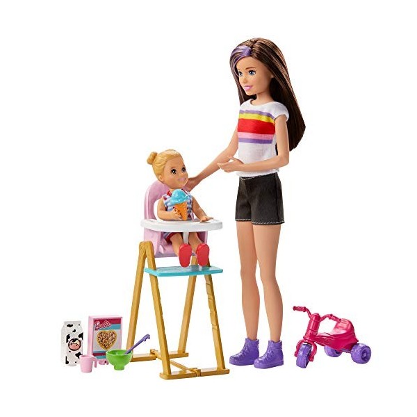 Barbie Famille coffret Heure du Repas poupée Skipper baby-sitter aux cheveux châtains, figurine denfant, chaise et accessoir