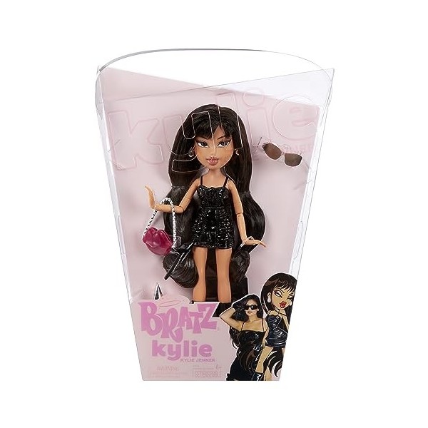 Bratz x Kylie Jenner - Poupée Mannequin Day - Poupée à Collectionner avec Tenue de Jour, Accessoires et Poster - pour Les Enf