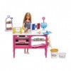 Barbie Coffret Pâtisserie It Takes Two avec poupée Malibu et 18 accessoires dont pâte à modeler 3 couleurs et moules, Jouet E