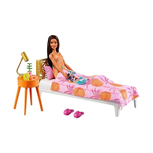 Barbie Mobilier coffret Chambre avec poupée brune en pyjama, lit et accessoires, jouet pour enfant, GRG86