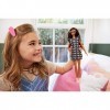 Barbie Fashionistas poupée mannequin 140 aux longs cheveux bruns et avec une robe à Imprimé souris, jouet pour enfant, GHW54