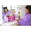 Barbie Extra coffret Coiffeuse avec poupée articulée exclusive, Figurine chiot et plus de 45 éléments, Jouet pour enfant, GYJ