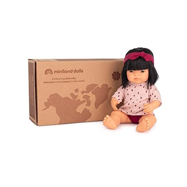 Miniland Ensemble Cadeau Dolls : Poupée bébé Asiatique 38 cm Plus Ensemble Dune, Multicolore, 31219