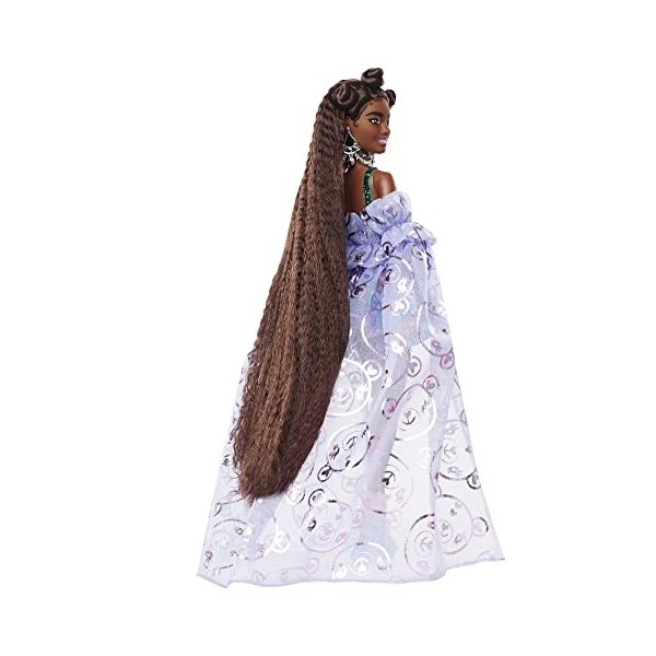 Barbie Poupée Extra Chic avec robe à imprimé oursons et traîne, figurine ourson, très longs cheveux et accessoires, points d’