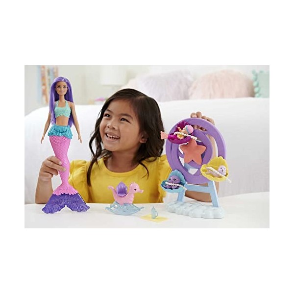 Barbie Coffret Dreamtopia Babysitting au Fond de l’Océan, avec poupée sirène cheveux violets, queue rose et violette et acces