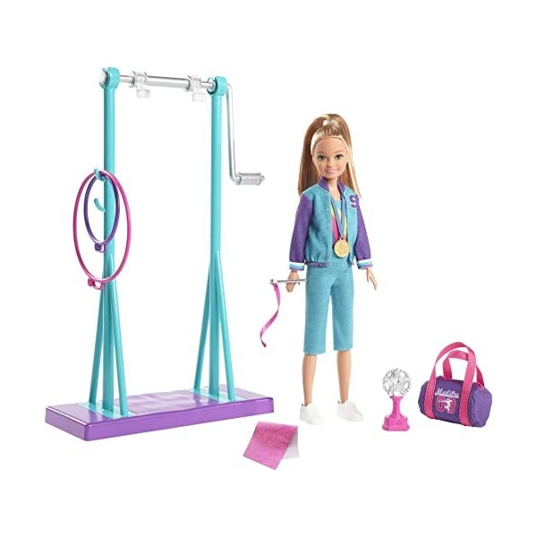 Barbie Métiers Coffret poupée Stacie Gymnaste, Barre Fixe Tournante et 7 Accessoires Thématiques, Jouet pour Enfant, GBK59