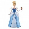 Cendrillon Classic Poupée portant une robe bleue étincelante avec une maille blanche peplum et manches bouffantes