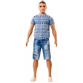 Barbie Fashionistas poupée mannequin Ken 13 brun avec chemise bleue à imprimé aztèque, short en jean et chaussures beiges, j