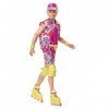 Barbie Le Film Poupée Mannequin Articulée Ken® En Tenue De Patinage Rétro En T-Shirt Rose Vif Et Des Rollers, Accessoires Et 