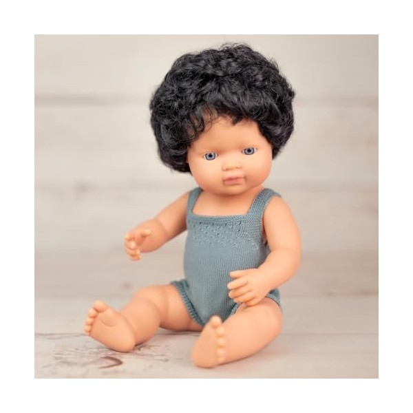 Miniland Poupée caucasienne Brune aux Cheveux bouclés, 38 cm, Artisanal, avec arôme, poupées inclusives, diversité, édition c