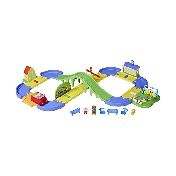 Peppa Pig Le circuit en ville de Peppa avec route modulable, inclut véhicule et Une figurine, +35 sons, à partir de 3 ans, Mu