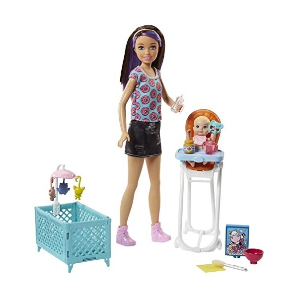 Barbie Famille coffret poupée Skipper baby-sitter aux cheveux lisses, avec figurine de bébé blond et accessoires, jouet pour 