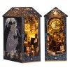 Ulikey Book Nook Kit, Miniatures Nook, Maison Miniature a Construire, Maison de Poupee en Bois avec des Lumières LED et des I