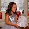 Barbie Signature poupée de collection Joyeux Noël en robe argentée, édition 2021, jouet collector, GXL22