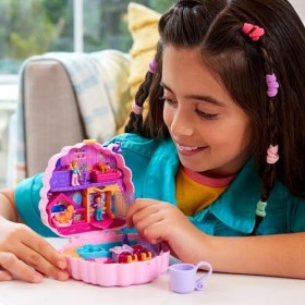 Polly Pocket Ensemble de jeu compact, Groom & Glam Caniche avec 2 micro poupées, changement de couleur et jeu deau