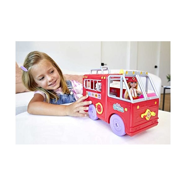 Barbie - Le Camion de Pompiers de Chelsea - Poupée Chelsea 15 cm et Chiot - Camion Transformable - Plus de 15 Accessoires et 
