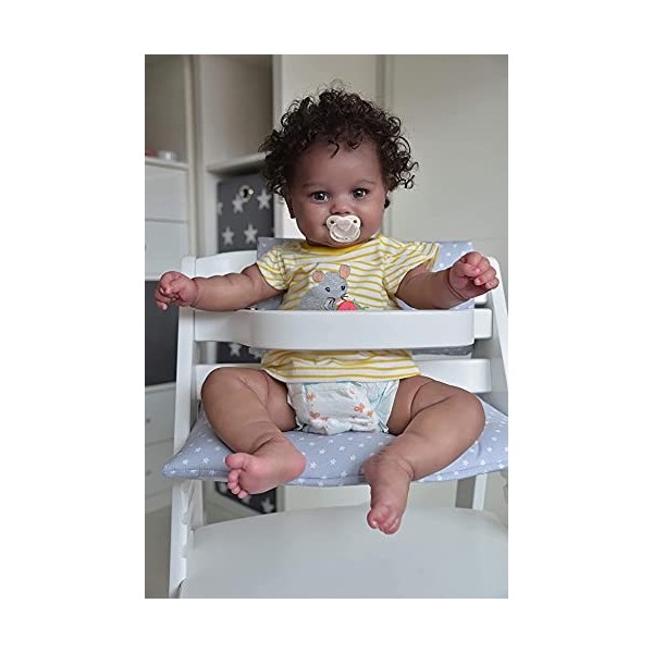 MineeQu 20 Pouces Vraie Taille de bébé Afro-américain enraciné à la Main Cheveux bouclés Nouveau-né poupée Peau Noire Ensembl