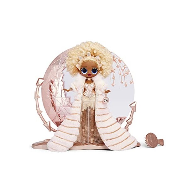 L.O.L. Surprise! Holiday OMG 2021 Poupée Mannequin de Collection - NYE Queen – avec Tenues dorées, Accessoires & Socle Qui s’