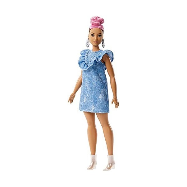 Barbie Fashionistas poupée mannequin 95 avec chignon rose, boucles doreilles larges et robe en jean, jouet pour enfant, FJF