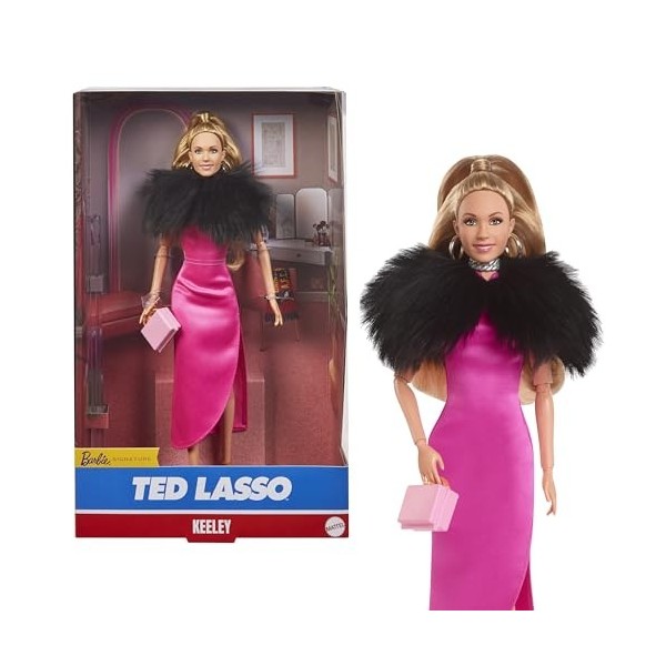 Barbie Coffret Signature Poupées Keeley Jones de la Serie Ted Lasso en Robe Rose, Cape en Fausse Fourrure, Plus De 30 Accesso