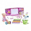 Nenuco - Happy School, pack interactif avec poupée pouvant parler 5 langues différentes, nomdreux accessoires de bureau inclu