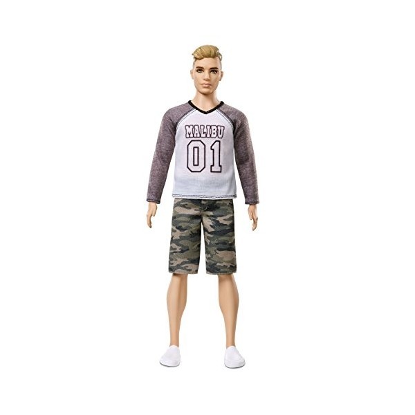 Barbie Fashionistas poupée mannequin Ken 8 blond avec t-shirt à manche longue "Malibu", short camouflage et chaussures blanc