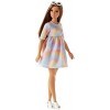 Barbie Fashionistas Poupée Mannequin 77 Brune avec Robe Tie-dye Multicolore, Jouet pour enfant, Fjf42