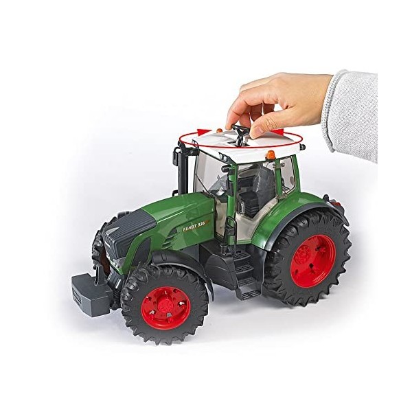 Agriculteur avec tracteur - 4143