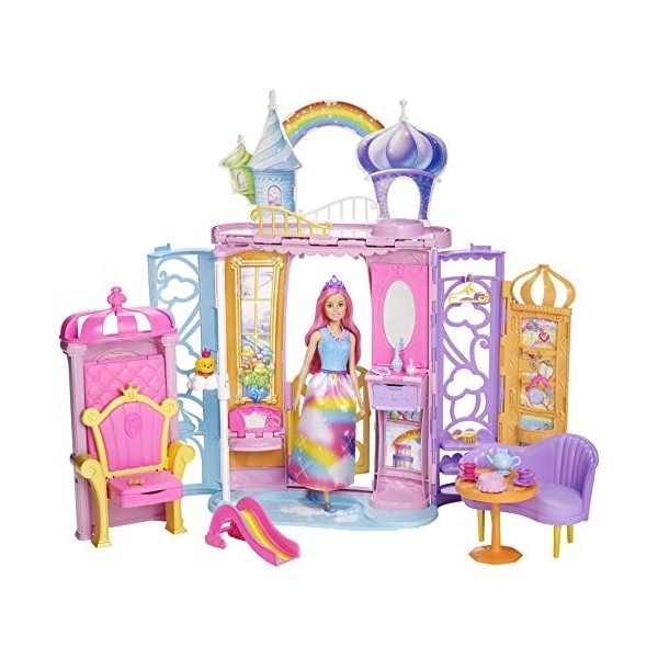 Barbie Mobilier Château Dreamtopia Arc-en-Ciel, Maison à Emporter avec 4 Espaces, avec Poupée, Chien Honey et 15 Accessoires 