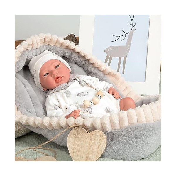 ARIAS - Poupée Reborn Erik 40 cm, avec Habillement et Bonnet, en nacelle Gris, bébé Nouveau-né avec Corps en Vinyle, Accessoi