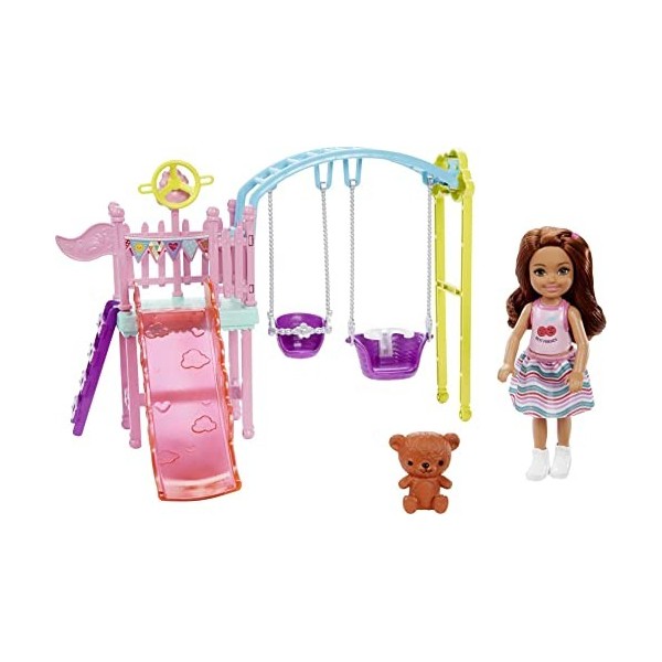 Barbie Famille Coffret ​mini-poupée Chelsea brune et sa balançoire, figurine nounours et accessoires inclus, jouet pour enfan