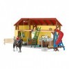 Schleich 42485 Farm World – Écurie avec Boxes et Animaux, Coffret de 82 pièces avec Chevaux, Petits Animaux de la Ferme, Outi