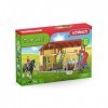 Schleich 42485 Farm World – Écurie avec Boxes et Animaux, Coffret de 82 pièces avec Chevaux, Petits Animaux de la Ferme, Outi