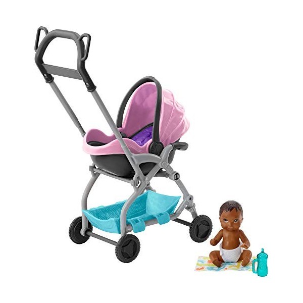 Barbie Famille Skipper baby-sitter, petite figurine bébé avec poussette rose et bleu, cosy amovible et accessoires, jouet pou