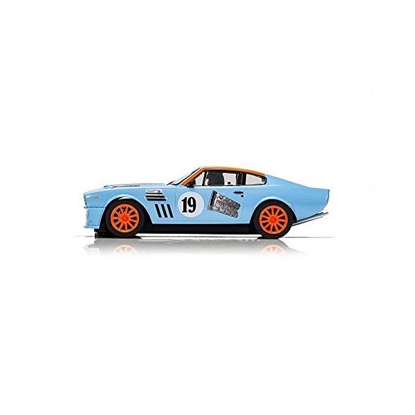 Scalextric C4209 Aston Martin V8 – Édition Gulf – Rikki Cann Racing, Orange/Bleu