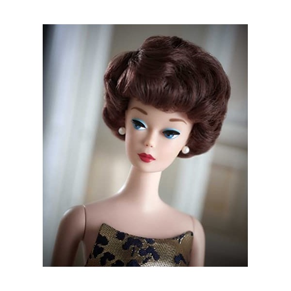 Barbie Signature poupée de collection Bubble Cut Brune 1961, Reproduction de la Poupée Barbie de 1961, avec Corps Silkstone, 