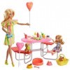 Barbie Famille coffret Pique-Nique avec poupée et mini-poupée Chelsea, 2 figurines chiots, table et 25 accessoires, jouet pou