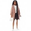 Barbie Signature Coffret BarbieStyle Série 2, poupée articulée brune, avec hauts, short, jupe, manteau, chaussures et accesso