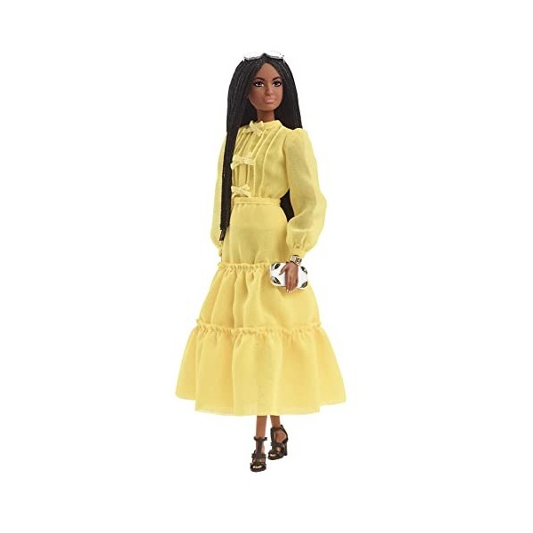 Barbie Signature Coffret BarbieStyle Série 2, poupée articulée brune, avec hauts, short, jupe, manteau, chaussures et accesso