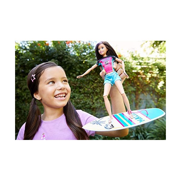 Barbie Dreamhouse Adventures Famille coffret poupée Skipper Championne de Surf, accessoires inclus, jouet pour enfant, GHK36