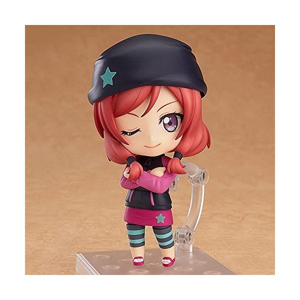 La poupée modèle Maki Nishikino version Q, un personnage de la bande dessinée LoveLive !, pose debout, y compris les expressi