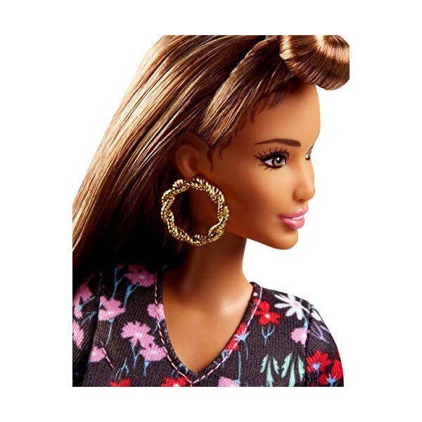 Barbie Fashionistas poupée mannequin 73 aux cheveux châtains avec combishort fleurie et boucles doreilles dorées, jouet pou