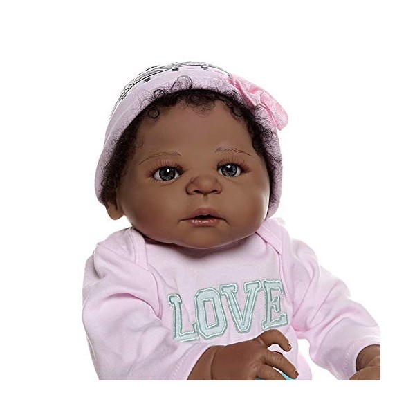 22 Pouces 55 Cm Peau Noire Bébé Poupée, Corps Complet en Silicone Souple Vinyle Reborn Bébé Poupée pour Enfants Cadeau Jeans
