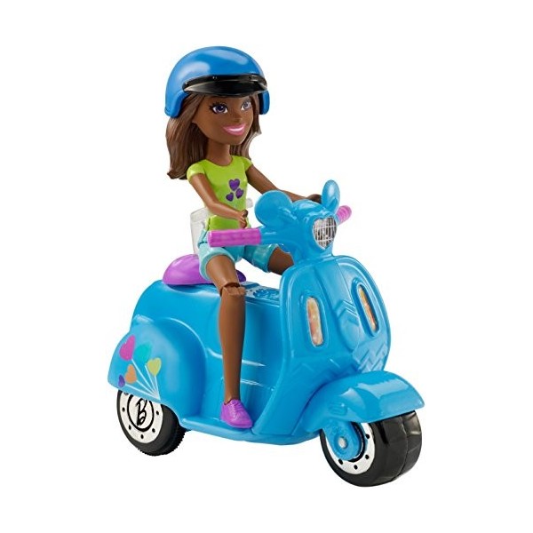 Barbie Poupée on The Go Brunette et véhicule Bleu , FHV78