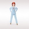 Barbie Signature poupée de collection David Bowie avec une coupe mulet portant le costume bleu clair de Life on Mars, jouet c