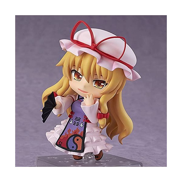 Poupée modèle Yakumo Yukari version Q, le personnage de lanimation "Touhou Project", pose debout, Les cheveux blonds avec un