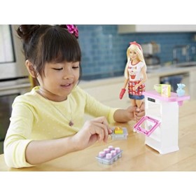 Barbie Metiers Coffret Pactisserie avec Poupee Patissiare Blonde, Accessoires, four et Cupcakes Transformables à&nbsp; lEau, Joue