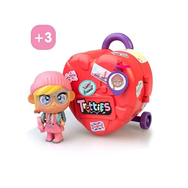 Trotties Mini Lucy avec Chariot et Petite Valise, 1 poupée avec vêtements et Accessoires, 2 scénarios de Fond et Autocollants