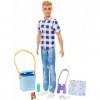 Barbie Poupée Ken Camping avec chemise à carreaux, jean effet usé et baskets blanches, avec 6 accessoires de camping, Jouet E